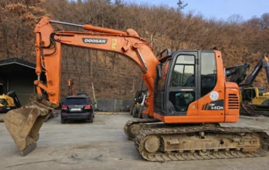 Doosan DX140R Crawler Excavator