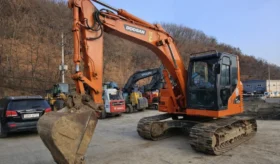 Doosan DX140R Crawler Excavator